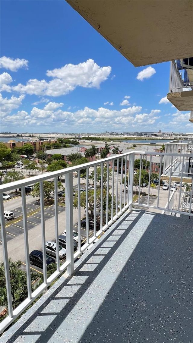 4550 NW 9th St, Unit 817E, Miami, FL 33126 Photo