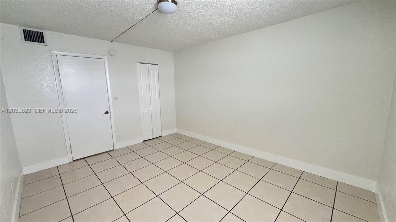 4550 NW 9th St, Unit 817E, Miami, FL 33126 Photo