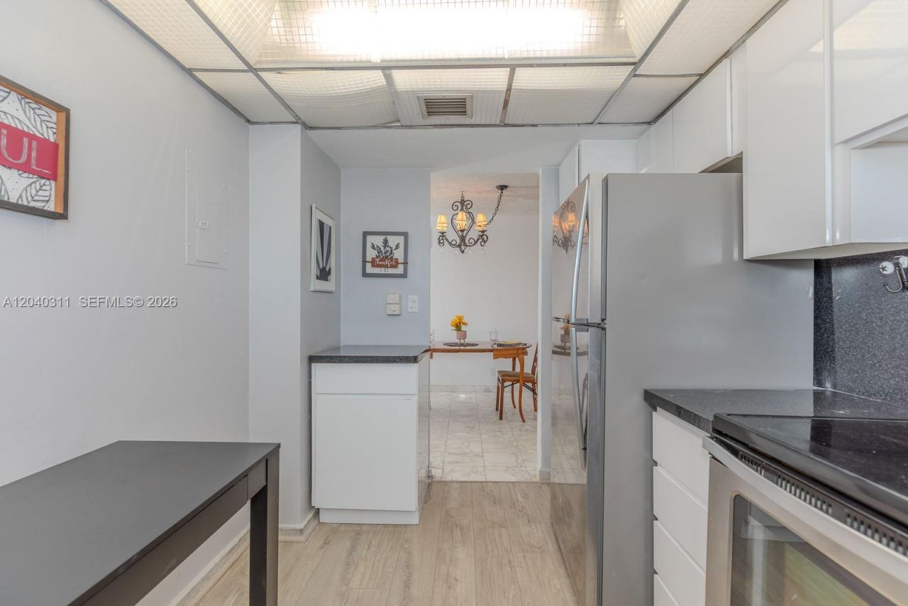137 Golden Isles Dr , Unit 809, Hallandale Beach, FL 33009 Photo