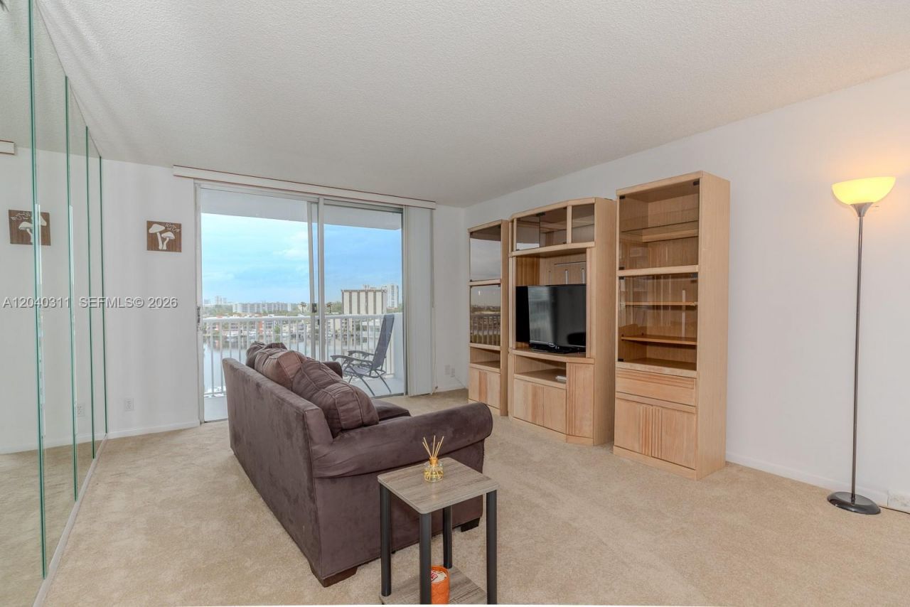 137 Golden Isles Dr , Unit 809, Hallandale Beach, FL 33009 Photo