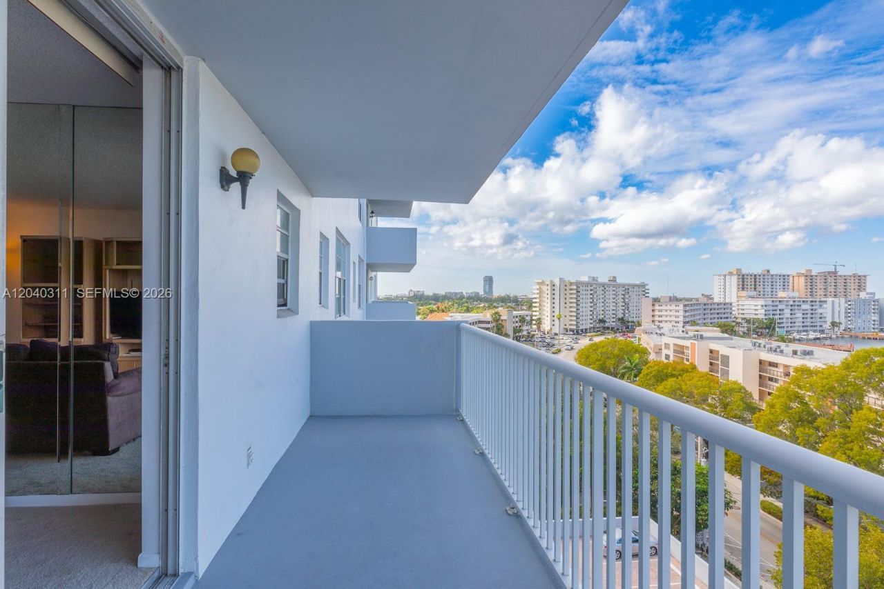 137 Golden Isles Dr , Unit 809, Hallandale Beach, FL 33009 Photo