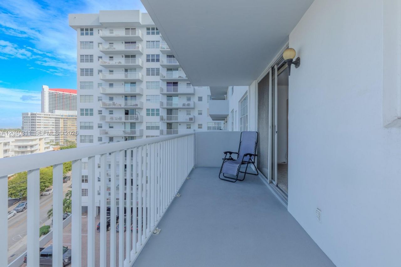 137 Golden Isles Dr , Unit 809, Hallandale Beach, FL 33009 Photo