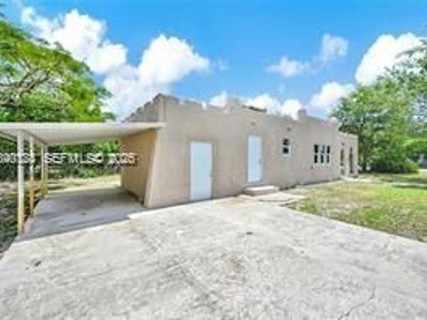 1301 Sharar Ave , Opa-Locka, FL 33054