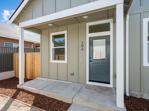 196 Gangnes Drive, Talent, OR 97540