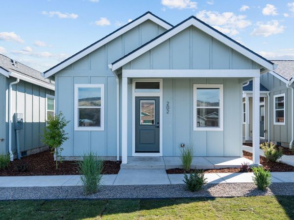 202 Gangnes Drive, Talent, OR 97540