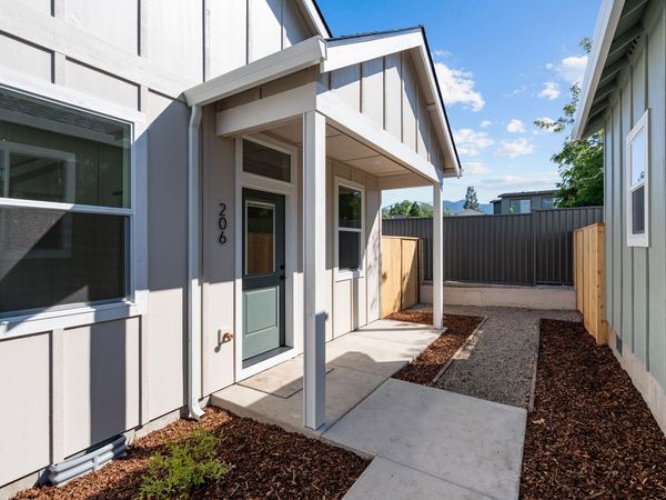 206 Gangnes Drive, Talent, OR 97540