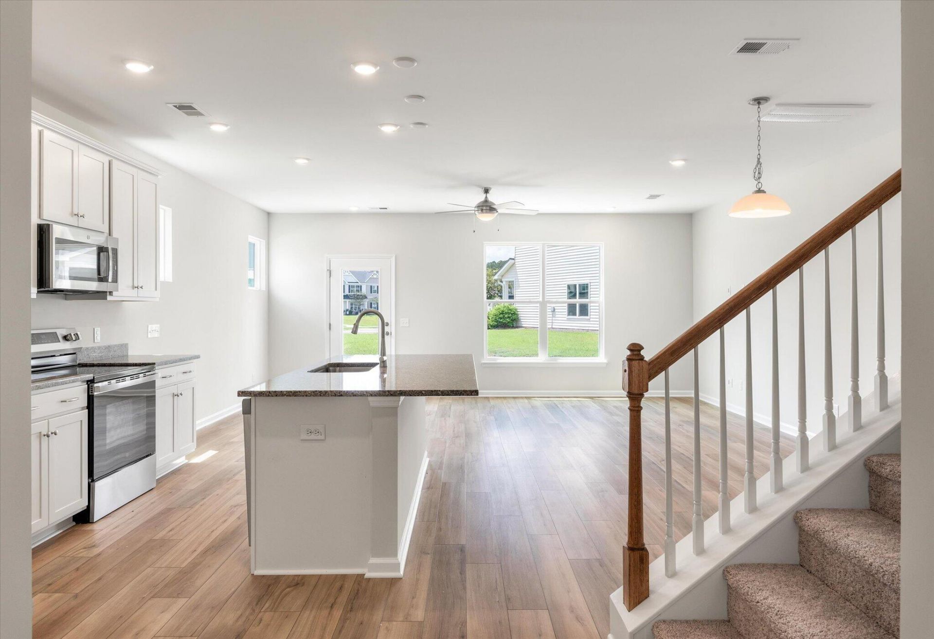 407 Painted Lady Lane Photo 9
