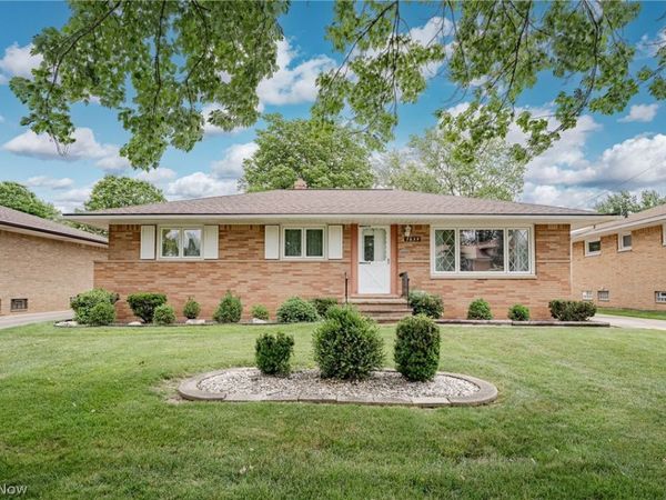 7635 Tamiami Drive , Parma, OH 44134