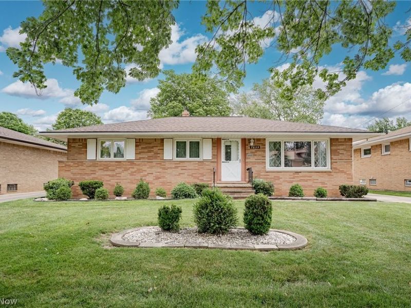 7635 Tamiami Drive, Parma, OH 44134 Photo 1