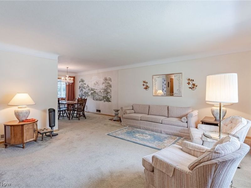 7635 Tamiami Drive, Parma, OH 44134 Photo 4