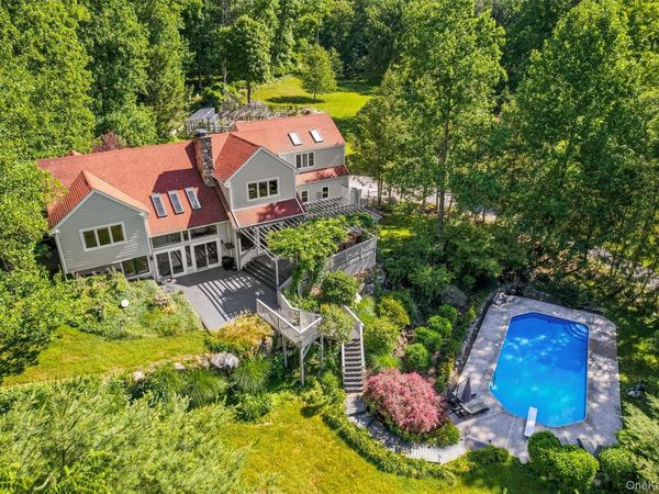 36 Chardavoyne Road , Warwick, NY 10990