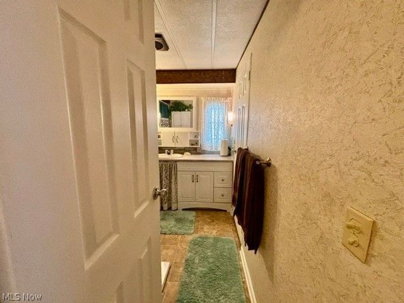 62 Manor Drive, Brookfield, OH 44403 Photo 24
