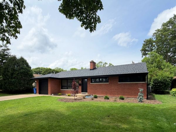 808 W Milburn Avenue , Mount Prospect, IL 60056