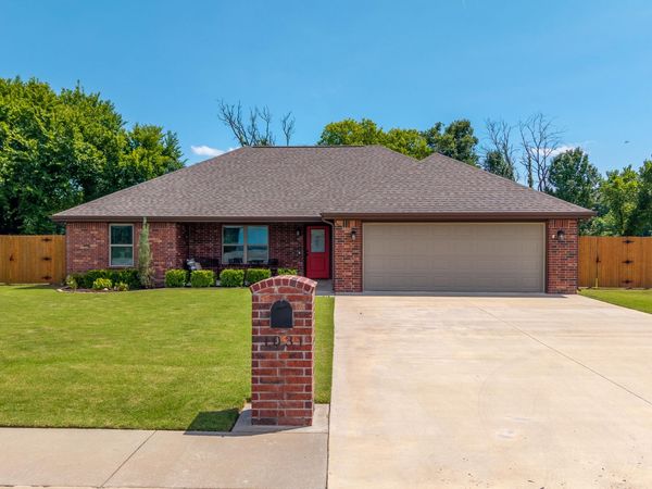 1031 Village Drive , Grove, OK 74344