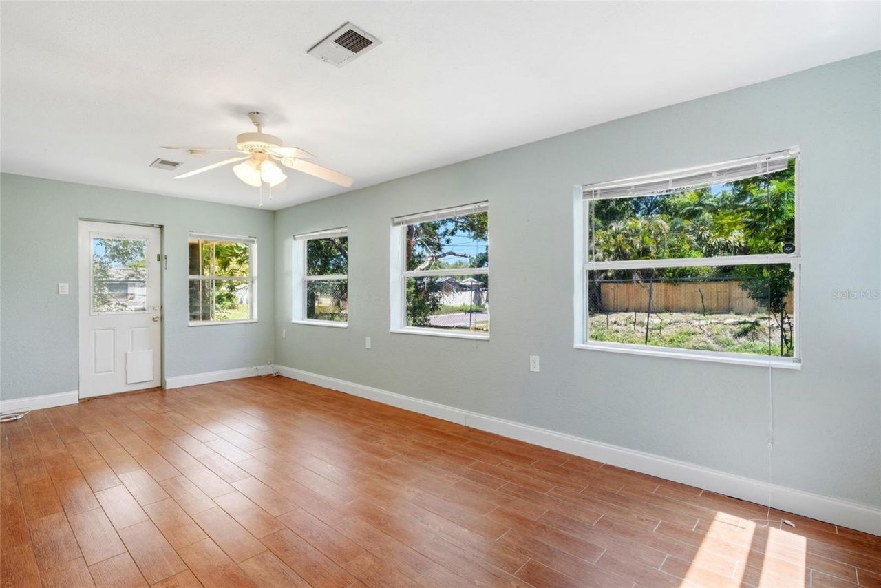 5697 33rd Avenue N, Saint Petersburg, FL 33710 Photo
