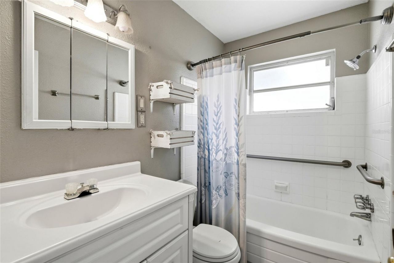 5697 33rd Avenue N, Saint Petersburg, FL 33710 Photo