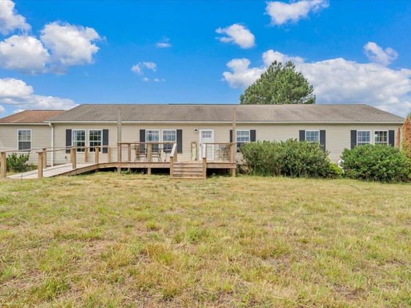 389 Kaye Trail LN, Axton, VA 24054