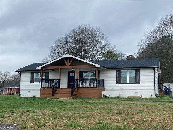 318 Willowwind Drive, Loganville, GA 30052