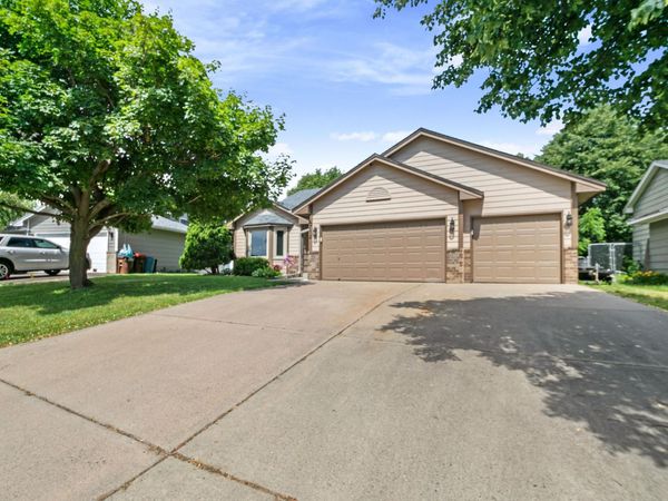 4712 Heather Ridge Road N, Oakdale, MN 55128