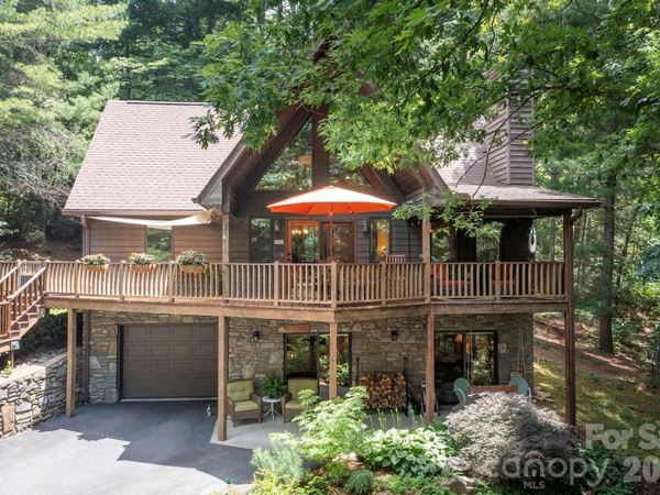 127 Woodburn Drive , Swannanoa, NC 28778