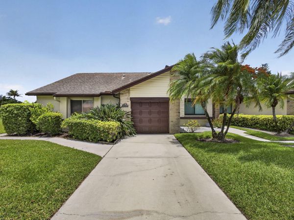 148 Village Walk Drive, Unit 24, Royal Palm Beach, FL 33411