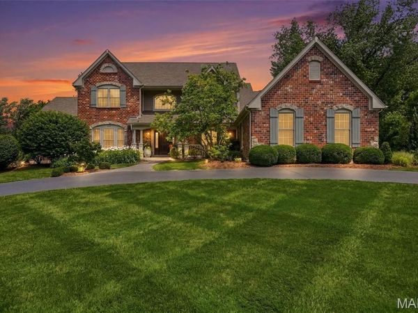 121 Ballas Court , Town and Country, MO 63131