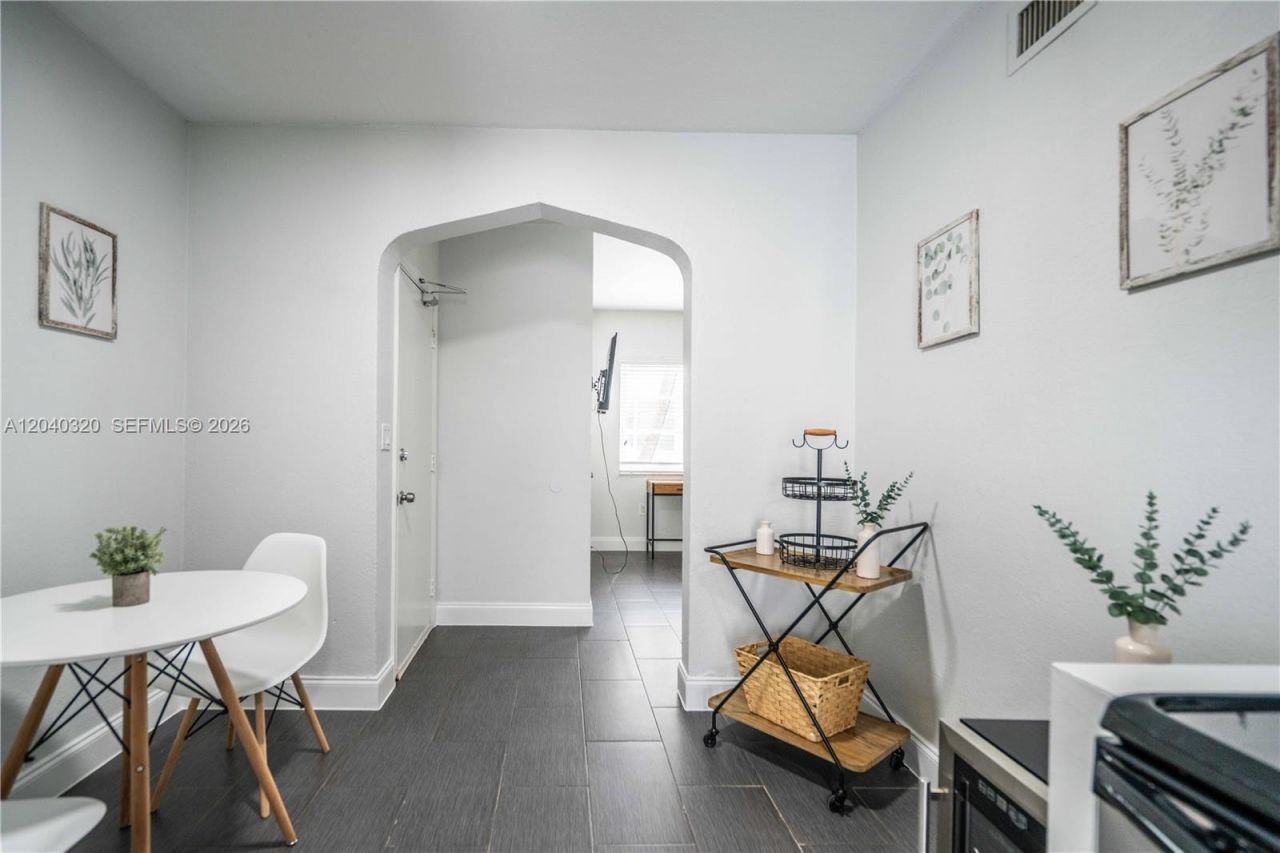 1007 Bay Dr , Unit 104, Miami Beach, FL 33141 Photo