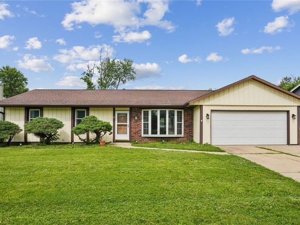23 Clive Drive NW, Cedar Rapids, IA 52405