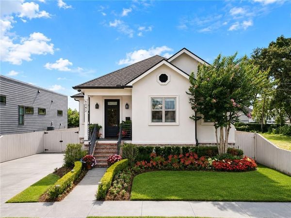 6042 CAMERON Boulevard , New Orleans, LA 70122