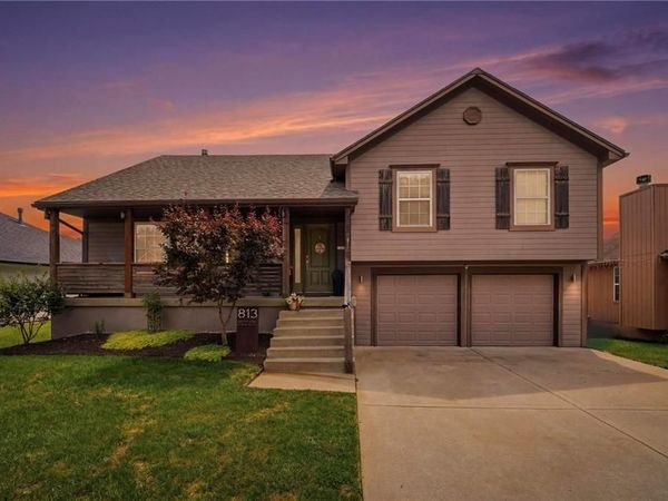 813 SW WOODLAND Drive, Grain Valley, MO 64029