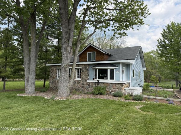 5429 S Waverly Road, Lansing, MI 48911