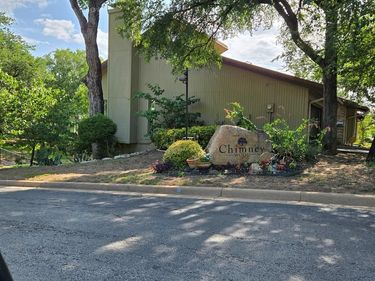 5809 Chimney Wood Circle, Fort Worth, TX 76112