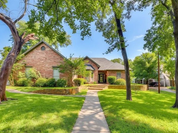 718 W Couts Street , Weatherford, TX 76086
