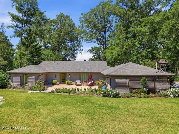 227 Lakeshore Drive, Madison, MS 39110