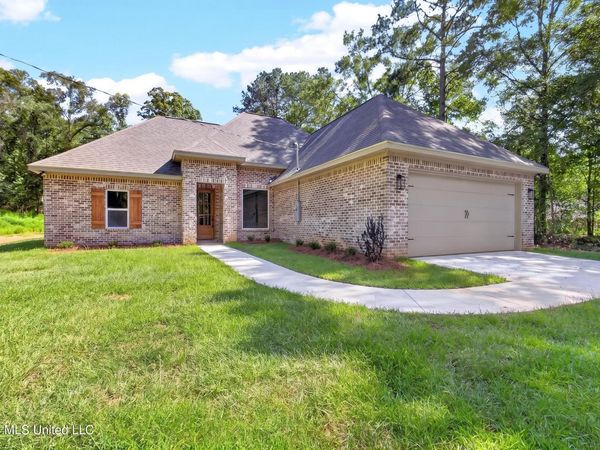 42 Apple Cove, Petal, MS 39465