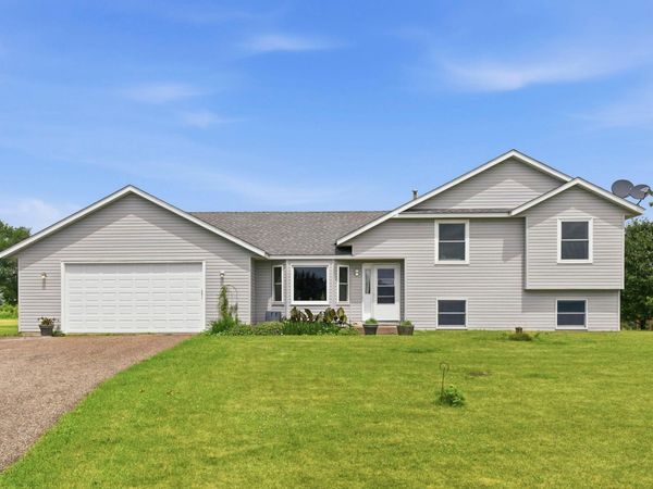 682 Old Hopkins Place, Hudson, WI 54016