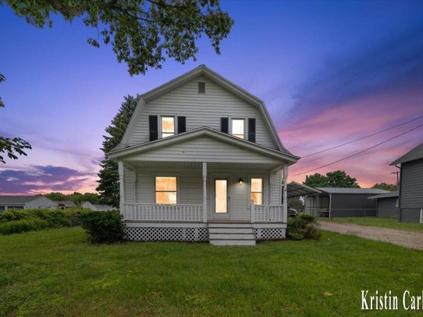425 10 Mile Road NW, Sparta, MI 49345