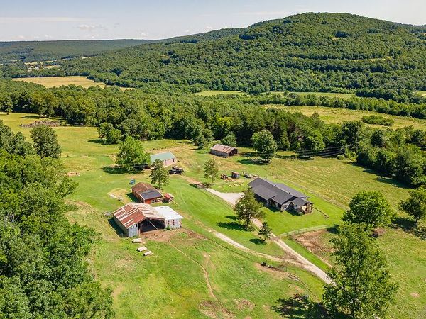17068 Hazel Valley Road , Fayetteville, AR 72701