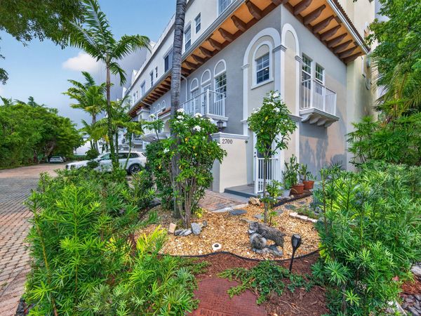 2700 NE 8th Avenue, Wilton Manors, FL 33334