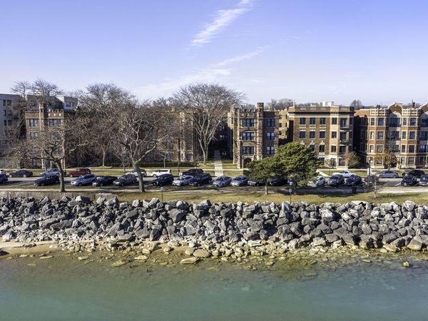 560 Sheridan Square, Unit 2, Evanston, IL 60202