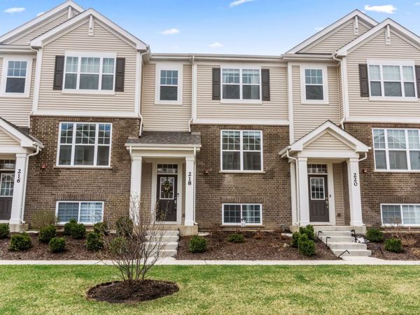 218 Timberleaf Circle , Roselle, IL 60172