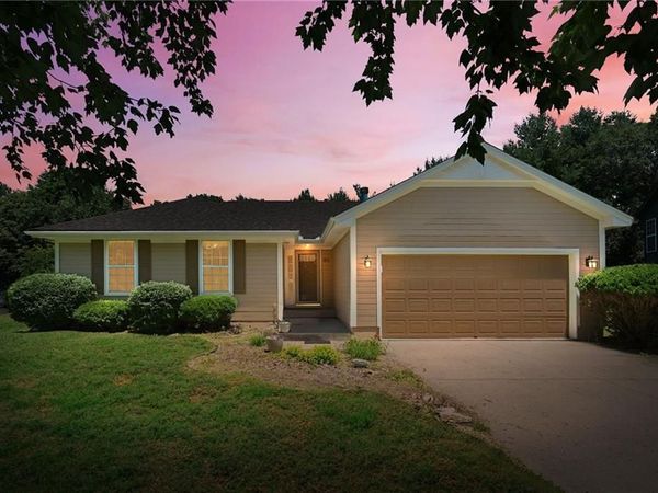 1810 NW Harbor Court, Blue Springs, MO 64015