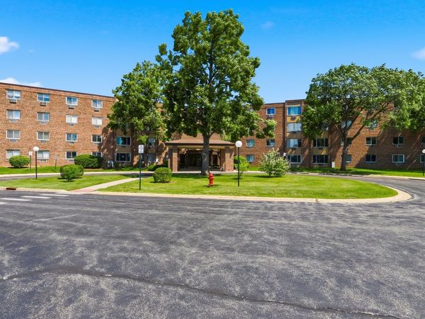1880 Bonnie Lane, Unit 203, Hoffman Estates, IL 60169