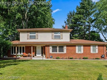 833 Cobblestone Drive, Rochester Hills, MI 48309