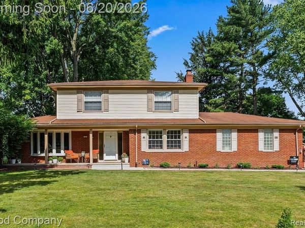 833 Cobblestone Drive, Rochester Hills, MI 48309