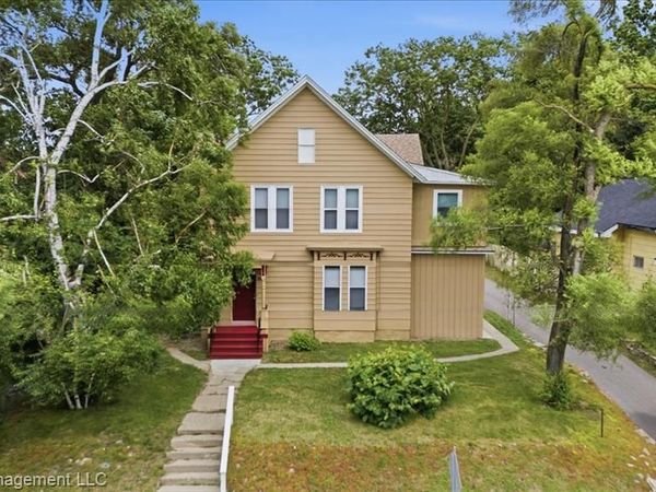 354 N Saginaw Street, Pontiac, MI 48342