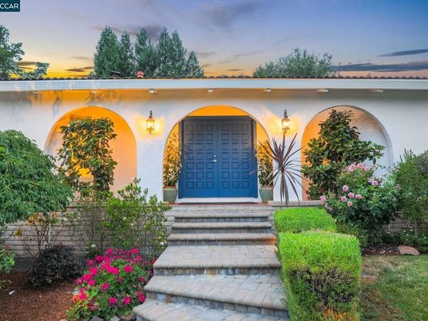 10 Darnby Ct, Orinda, CA 94563