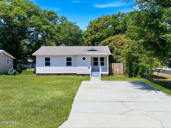 111 NE 20th Street , Oak Island, NC 28465