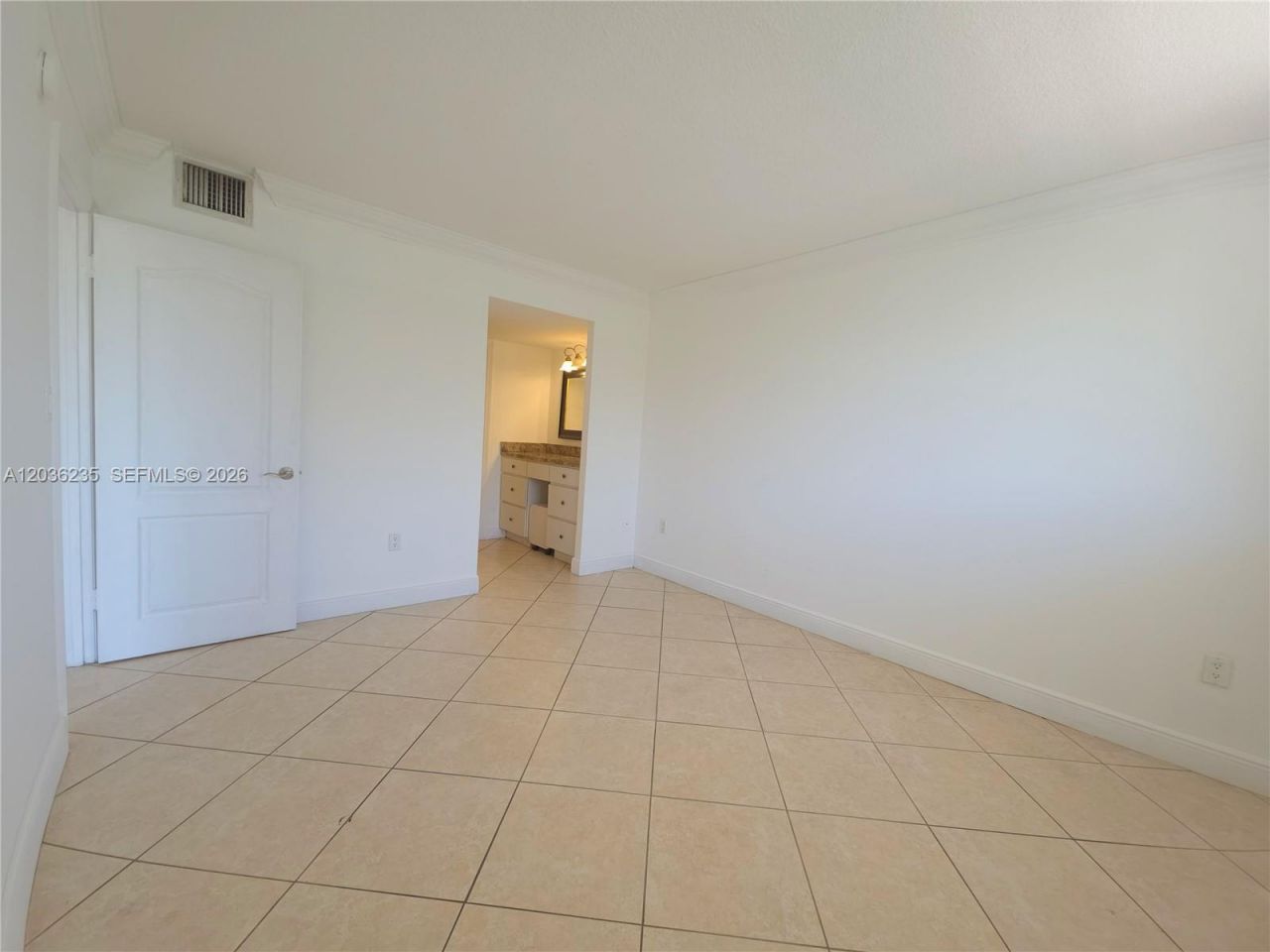 401 Ocean Dr, Unit 304, Miami Beach, FL 33139 Photo
