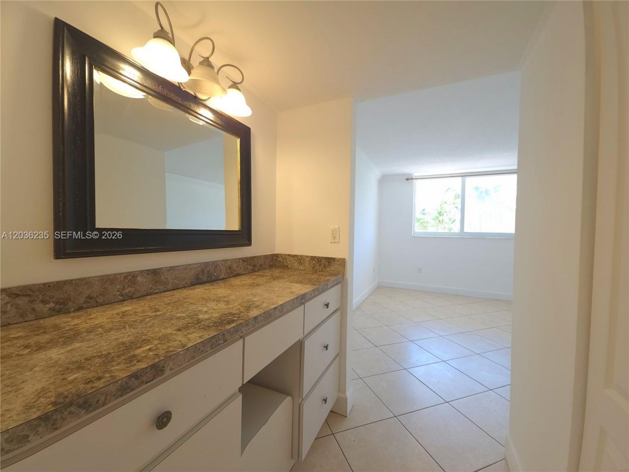 401 Ocean Dr, Unit 304, Miami Beach, FL 33139 Photo